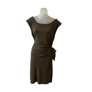 Ann Taylor woman’s knee length dress in olive green
Size large
